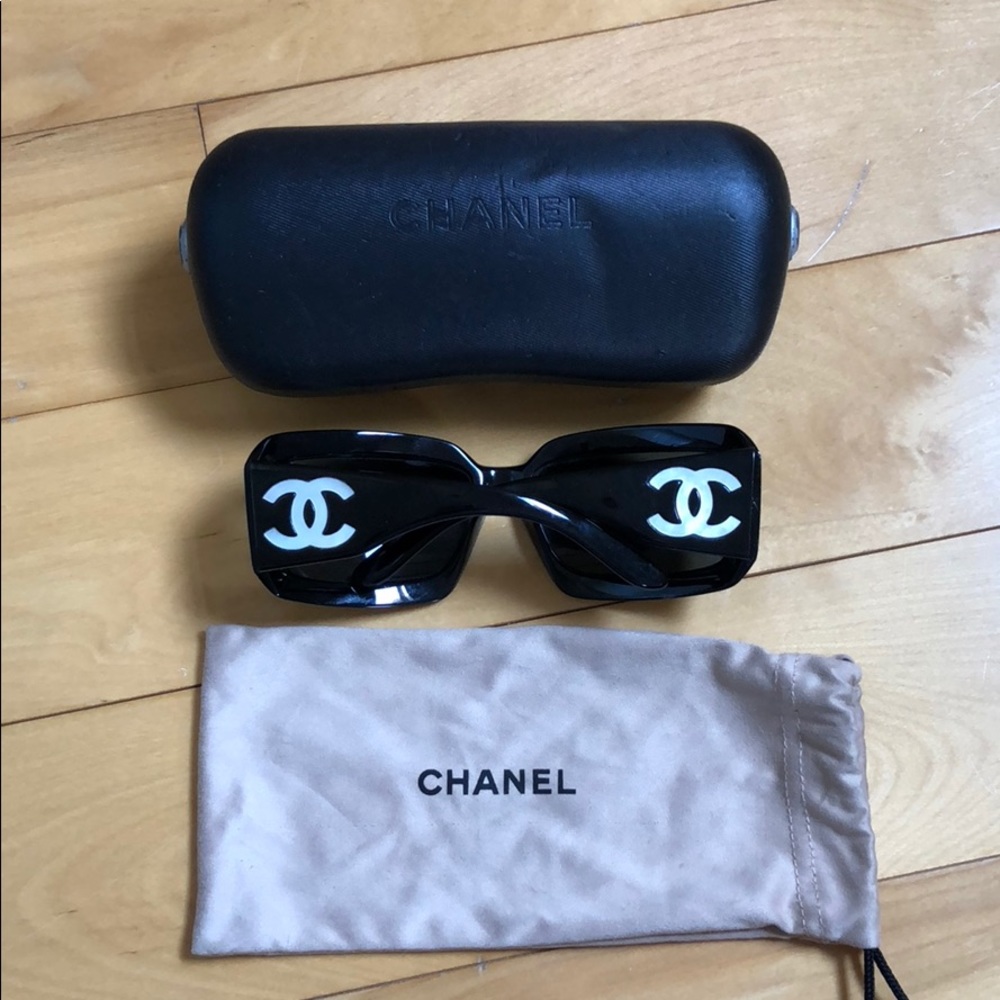 Chanel sunglasses with mother of pearl Cs
